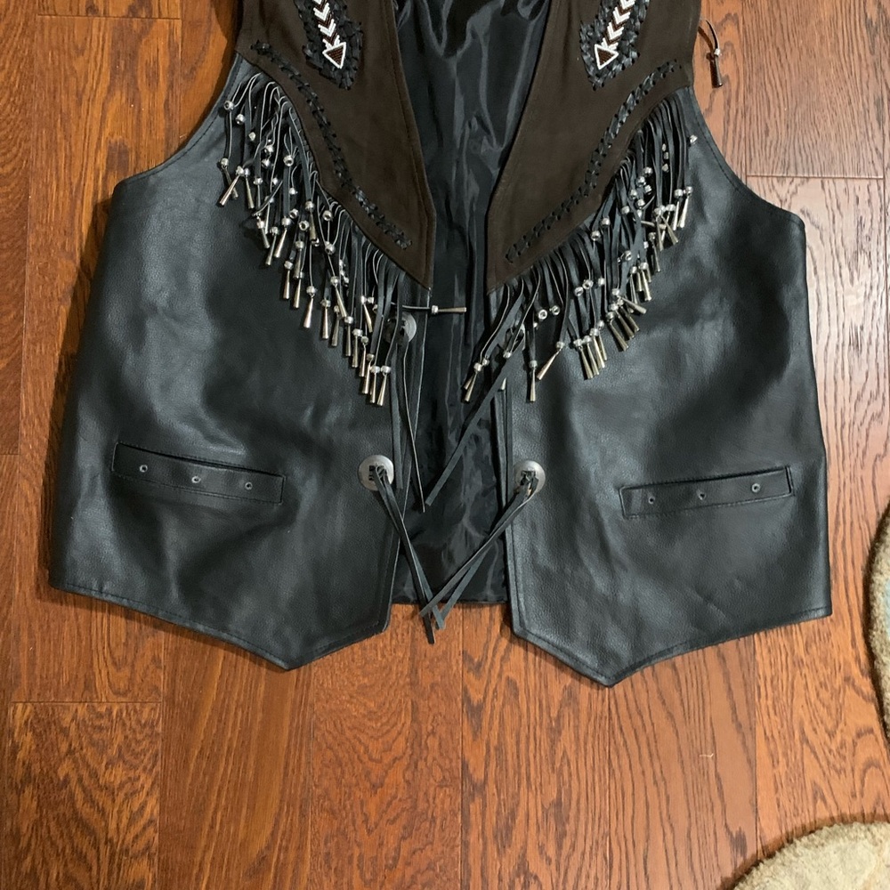 Vest - Picture 3 of 8